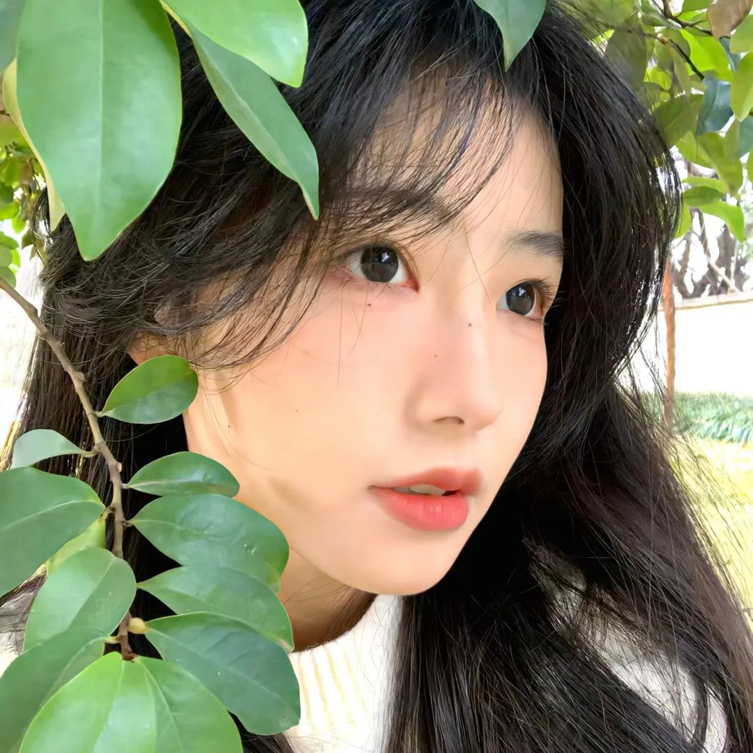 模仿女孩